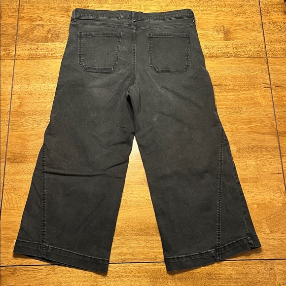 Time and Tru Black Wash Wide Leg Cropped Jeans. Size 16 - Picture 3 of 4